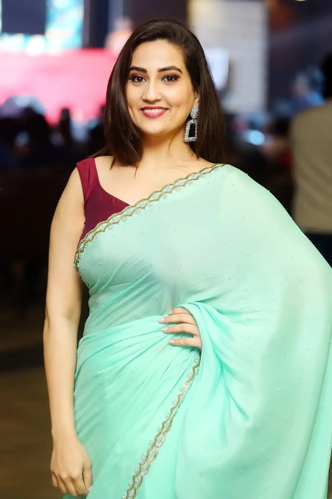 INDIA S MOST BEAUTIFUL WOMEN MANJUSHA RAMPALLI IN SLEEVELESS GREEN SAREE 7